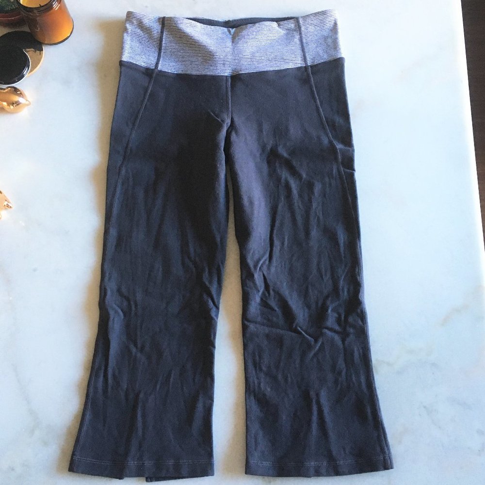 Lululemon Gather & Crow crop, soot / grey & white stripe waistband, yoga crops 8